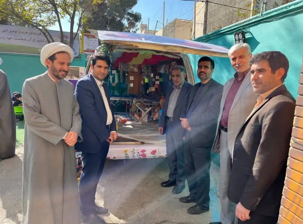 هفته کتاب در غیرانتفاعی پسرانه اطهار